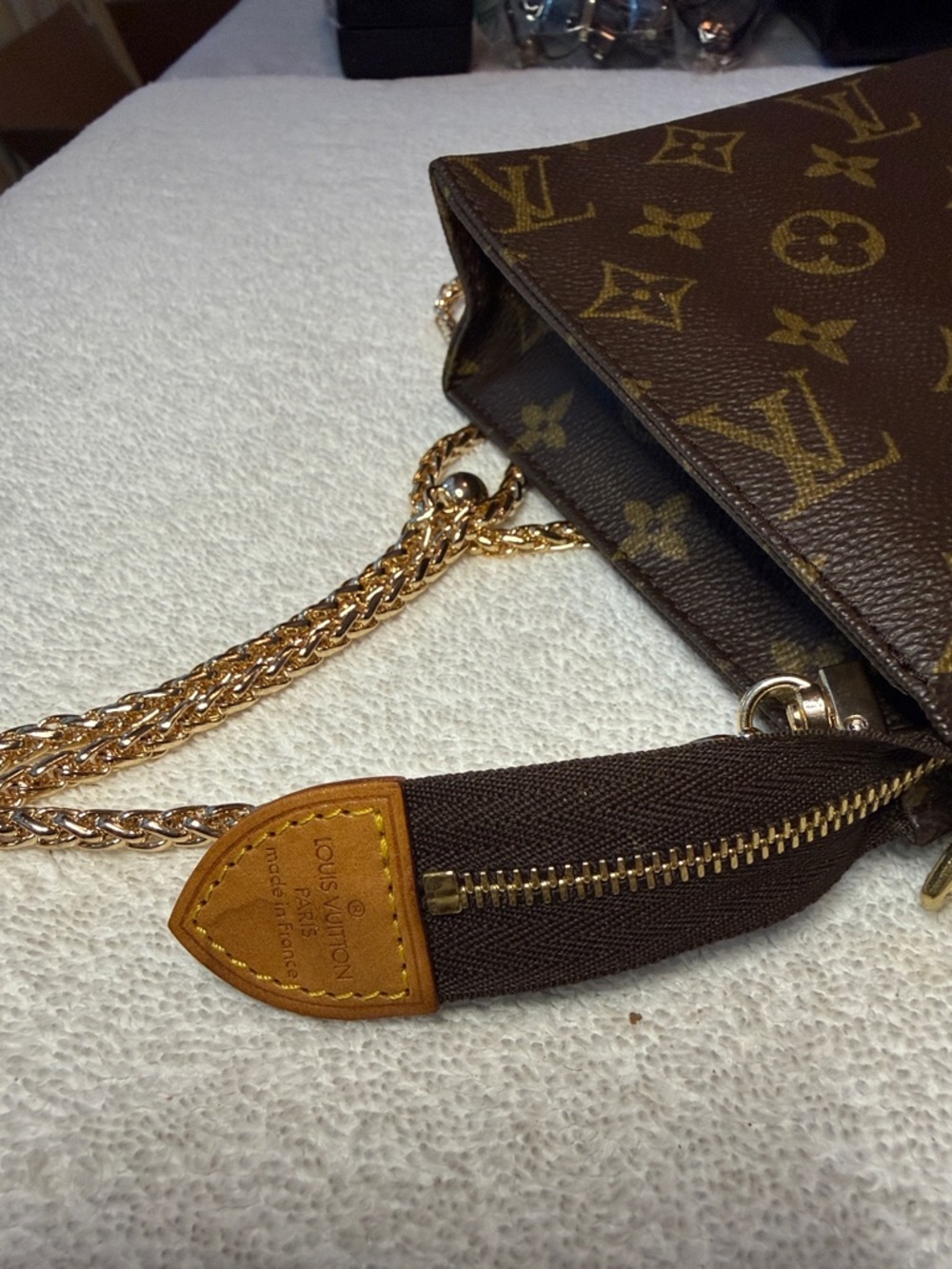Louis Vuitton Monogram Pochette Toiletry 19 w/crossbody chain and felt insert - Picture 7 of 15